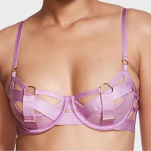 NWT Victoria’s Secret VERY SEXY Strappy Open Cup Demi Bra